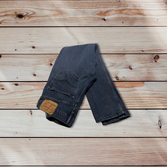 Black Levi’s jeans - Picture 1 of 3